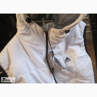 Новая лёгкая белая жилетка Adidas с капю в Москве
